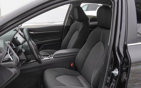 Toyota Camry, 2019 год, 2 590 000 рублей, 10 фотография