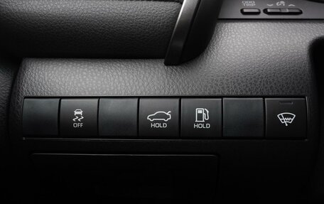 Toyota Camry, 2019 год, 2 590 000 рублей, 20 фотография