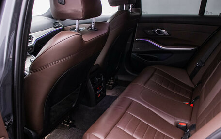 BMW 3 серия, 2019 год, 3 840 000 рублей, 10 фотография