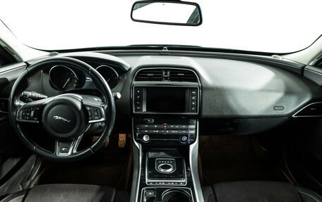 Jaguar XE I рестайлинг, 2016 год, 1 350 000 рублей, 13 фотография