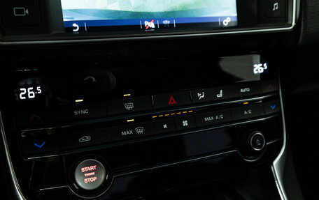 Jaguar XE I рестайлинг, 2016 год, 1 350 000 рублей, 15 фотография