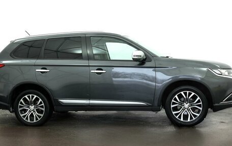 Mitsubishi Outlander III рестайлинг 3, 2015 год, 1 799 000 рублей, 4 фотография