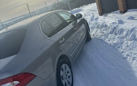 Skoda Superb III рестайлинг, 2012 год, 1 300 000 рублей, 2 фотография