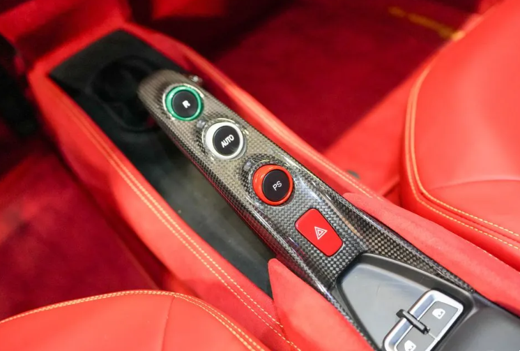 Ferrari F8, 2022 год, 29 200 000 рублей, 7 фотография