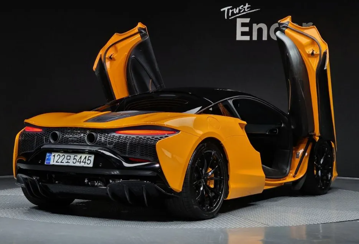 McLaren 675LT, 2023 год, 25 500 000 рублей, 2 фотография