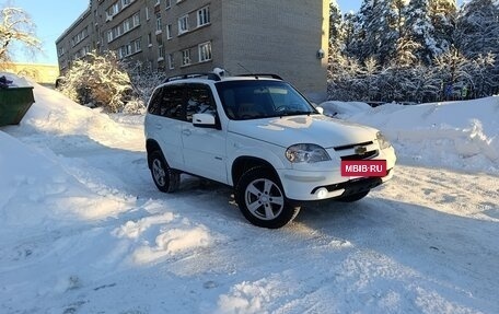 Chevrolet Niva I рестайлинг, 2015 год, 593 000 рублей, 2 фотография