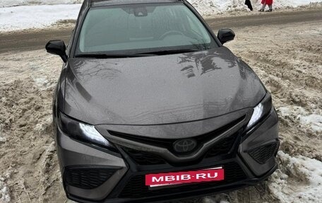 Toyota Camry, 2022 год, 2 900 000 рублей, 2 фотография