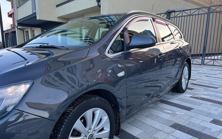 Opel Astra J, 2014 год, 1 050 000 рублей, 4 фотография