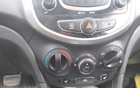 Hyundai Solaris II рестайлинг, 2012 год, 820 000 рублей, 10 фотография