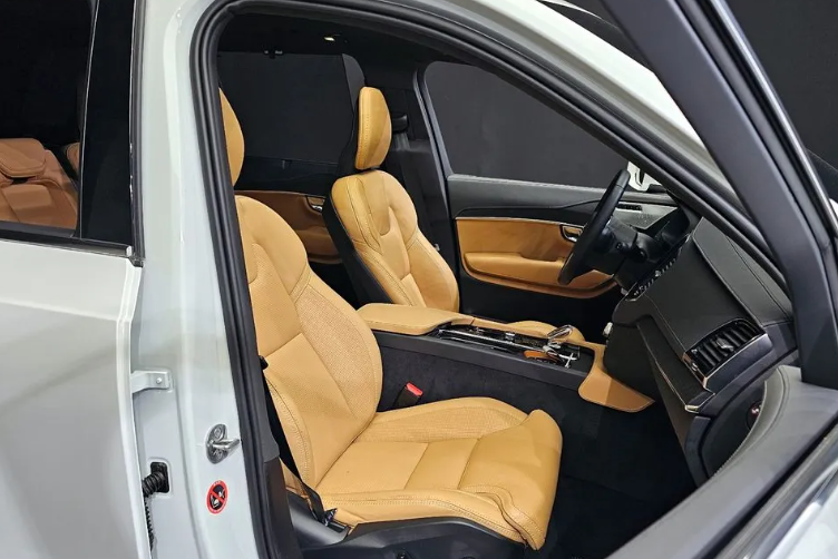 Volvo XC90 II рестайлинг, 2024 год, 8 900 000 рублей, 10 фотография