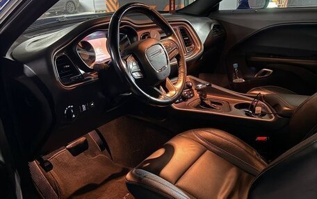 Dodge Challenger III рестайлинг 2, 2020 год, 4 070 000 рублей, 13 фотография