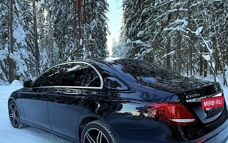 Mercedes-Benz E-Класс, 2020 год, 3 300 000 рублей, 2 фотография