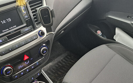 Hyundai Solaris II рестайлинг, 2017 год, 1 150 000 рублей, 1 фотография