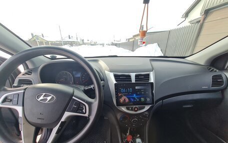 Hyundai Solaris II рестайлинг, 2015 год, 850 000 рублей, 4 фотография