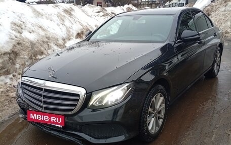 Mercedes-Benz E-Класс, 2019 год, 1 630 000 рублей, 3 фотография