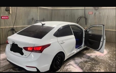 Hyundai Solaris II рестайлинг, 2017 год, 950 000 рублей, 1 фотография