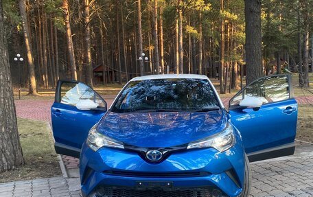 Toyota C-HR I рестайлинг, 2018 год, 2 290 000 рублей, 11 фотография