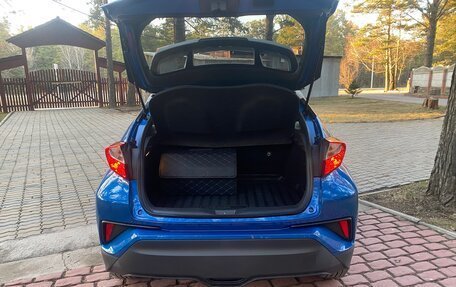 Toyota C-HR I рестайлинг, 2018 год, 2 290 000 рублей, 15 фотография