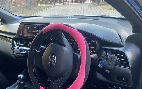 Toyota C-HR I рестайлинг, 2018 год, 2 290 000 рублей, 16 фотография