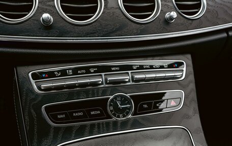 Mercedes-Benz E-Класс, 2017 год, 3 390 000 рублей, 14 фотография