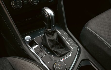 Volkswagen Tiguan II, 2018 год, 2 550 000 рублей, 12 фотография