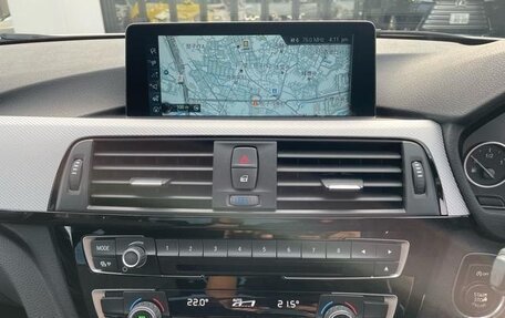 BMW 3 серия, 2017 год, 1 399 000 рублей, 11 фотография