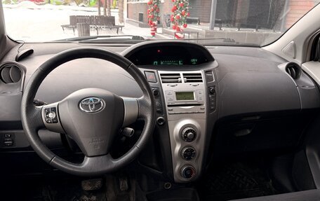 Toyota Yaris III рестайлинг, 2008 год, 490 000 рублей, 10 фотография