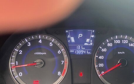 Hyundai Solaris II рестайлинг, 2011 год, 780 000 рублей, 17 фотография