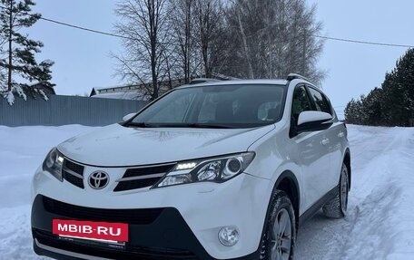 Toyota RAV4, 2015 год, 1 725 000 рублей, 3 фотография
