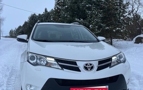 Toyota RAV4, 2015 год, 1 725 000 рублей, 4 фотография