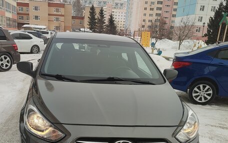 Hyundai Solaris II рестайлинг, 2013 год, 800 000 рублей, 2 фотография