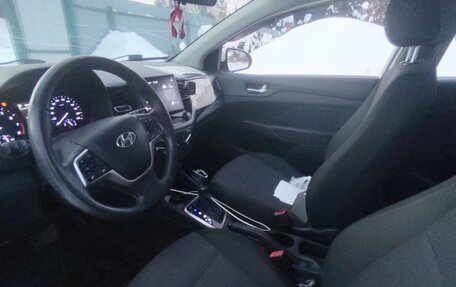 Hyundai Solaris II рестайлинг, 2021 год, 1 000 000 рублей, 2 фотография