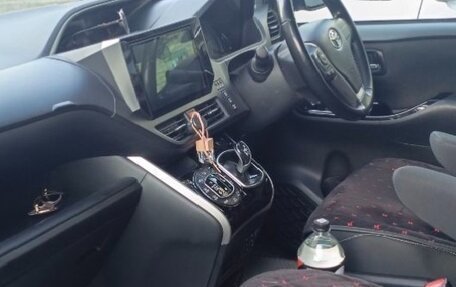 Toyota Voxy III, 2018 год, 2 350 000 рублей, 1 фотография