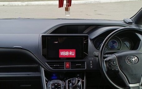 Toyota Voxy III, 2018 год, 2 350 000 рублей, 4 фотография