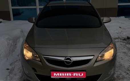 Opel Astra J, 2012 год, 800 000 рублей, 1 фотография