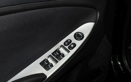 Hyundai Solaris II рестайлинг, 2015 год, 1 000 000 рублей, 20 фотография