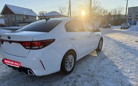 KIA Rio IV, 2020 год, 900 000 рублей, 2 фотография