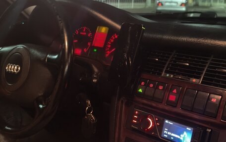 Audi A8, 1998 год, 450 000 рублей, 1 фотография