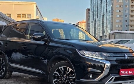 Mitsubishi Outlander III рестайлинг 3, 2021 год, 2 599 000 рублей, 1 фотография