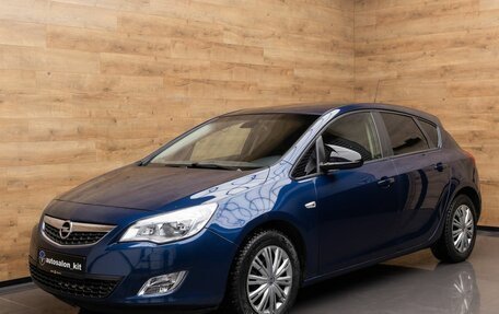 Opel Astra J, 2011 год, 699 000 рублей, 1 фотография