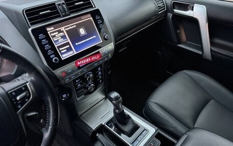 Toyota Land Cruiser Prado 150 рестайлинг 2, 2021 год, 7 500 000 рублей, 9 фотография