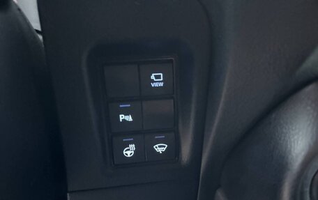 Toyota Land Cruiser Prado 150 рестайлинг 2, 2021 год, 7 500 000 рублей, 13 фотография