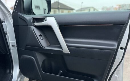 Toyota Land Cruiser Prado 150 рестайлинг 2, 2021 год, 7 500 000 рублей, 22 фотография