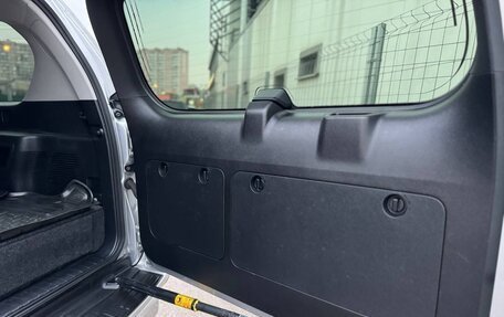 Toyota Land Cruiser Prado 150 рестайлинг 2, 2021 год, 7 500 000 рублей, 25 фотография