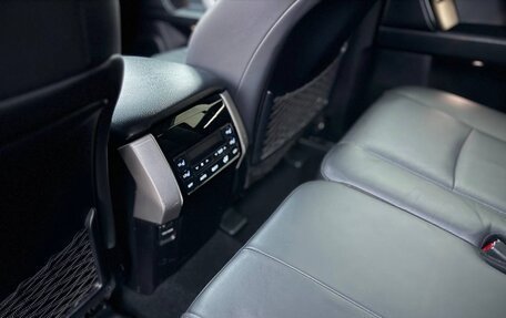 Toyota Land Cruiser Prado 150 рестайлинг 2, 2021 год, 7 500 000 рублей, 29 фотография