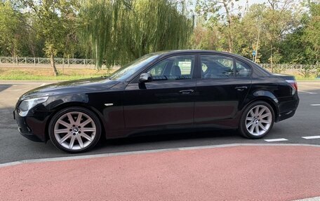 BMW 5 серия, 2004 год, 1 580 000 рублей, 3 фотография