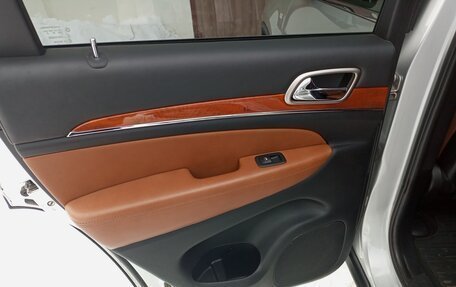 Jeep Grand Cherokee, 2012 год, 1 400 000 рублей, 26 фотография