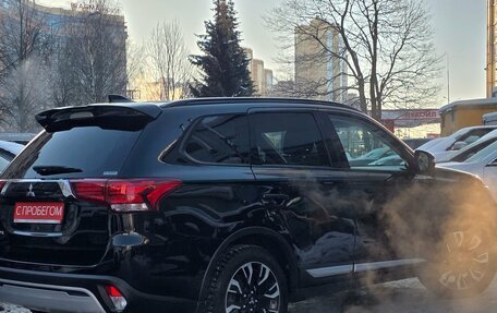 Mitsubishi Outlander III рестайлинг 3, 2021 год, 2 599 000 рублей, 3 фотография