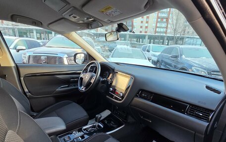 Mitsubishi Outlander III рестайлинг 3, 2021 год, 2 599 000 рублей, 7 фотография