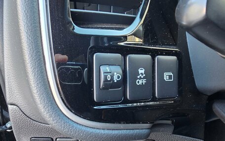 Mitsubishi Outlander III рестайлинг 3, 2021 год, 2 599 000 рублей, 11 фотография